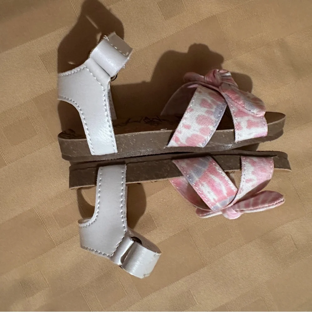 Blowfish Malibu White and Pink Kids Sandals with Bow NEW‎ Size 6 girls